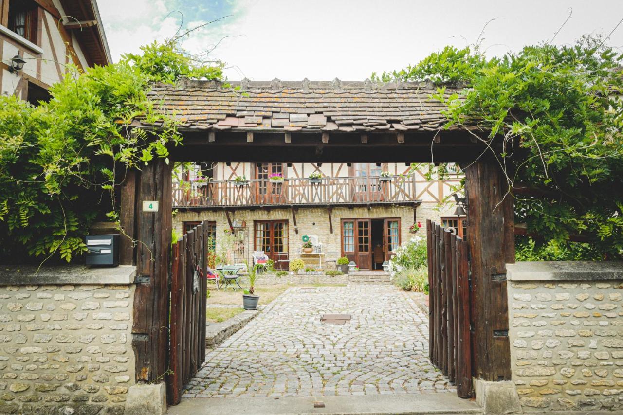 Au Fil De L'Eau & Gite "Le Jardin Du Moulin" Fourges Экстерьер фото